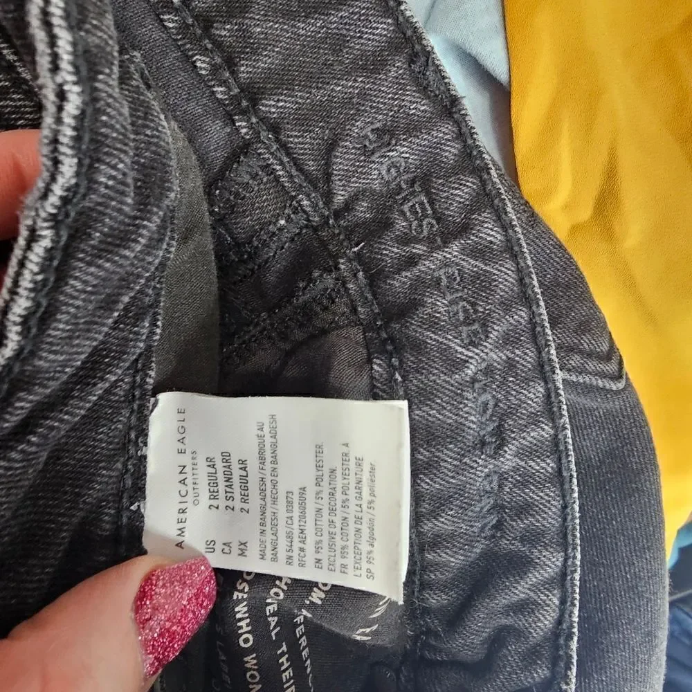 American Eagle highest rise mom jeans black 2 distressed knee